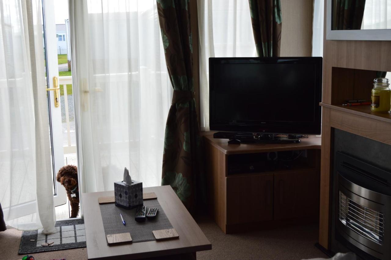 Bobby'S Bolthole Apartment Heysham Bagian luar foto