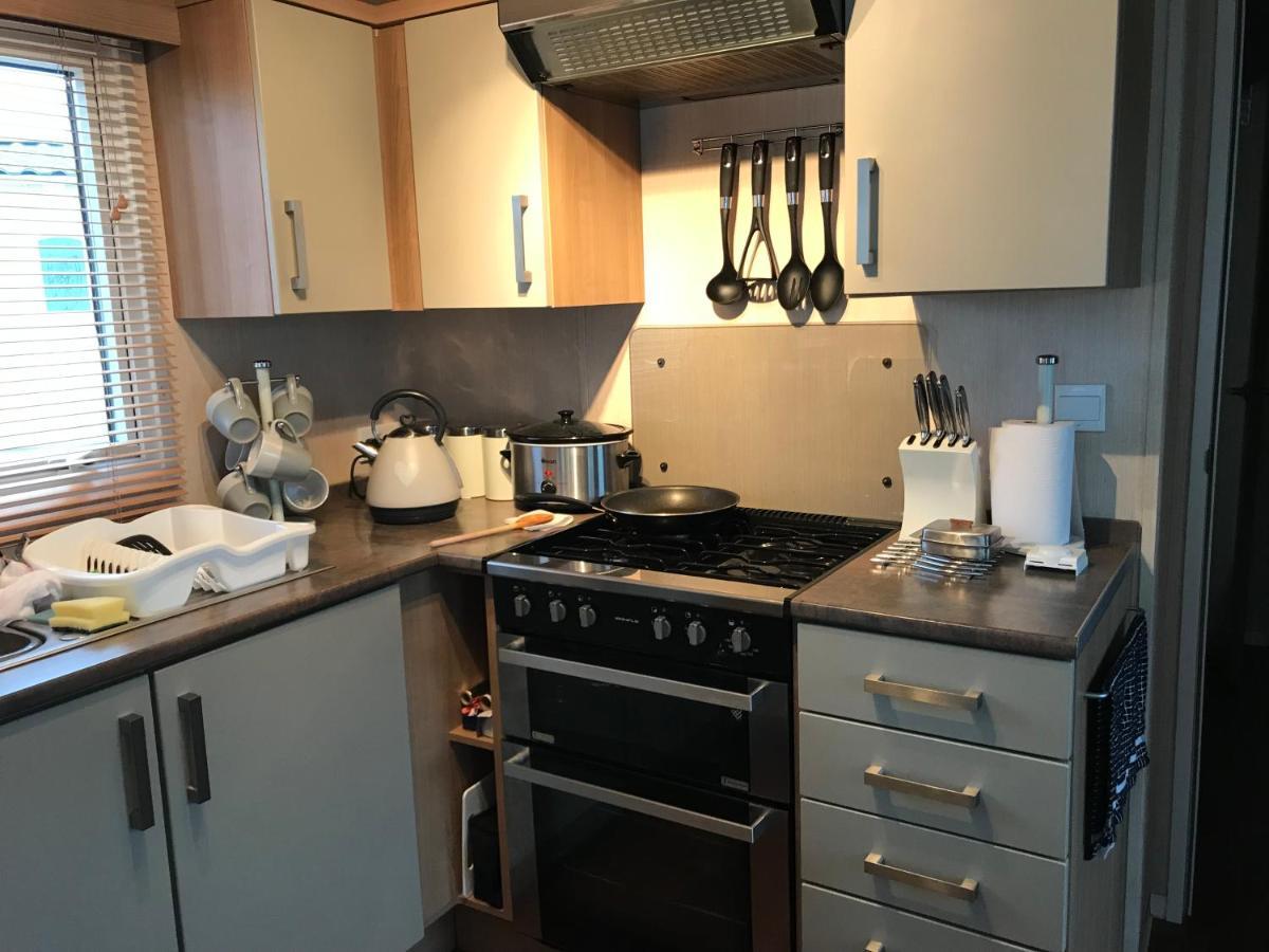 Bobby'S Bolthole Apartment Heysham Bagian luar foto