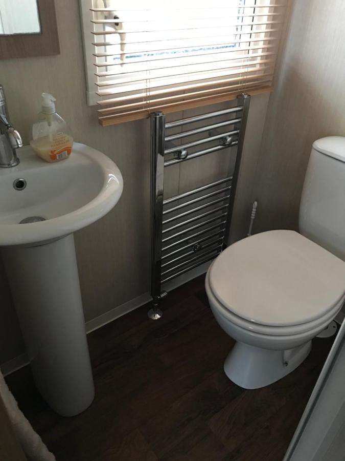 Bobby'S Bolthole Apartment Heysham Bagian luar foto