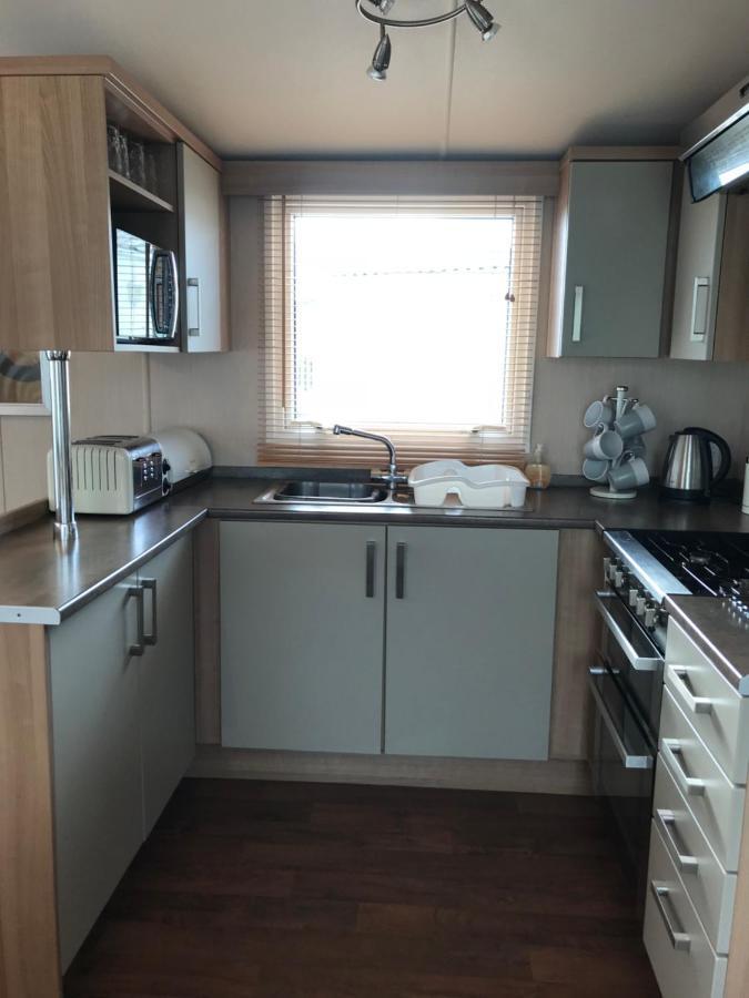 Bobby'S Bolthole Apartment Heysham Bagian luar foto