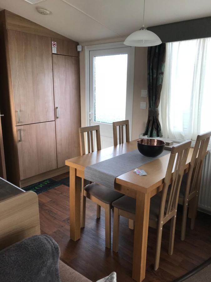 Bobby'S Bolthole Apartment Heysham Bagian luar foto