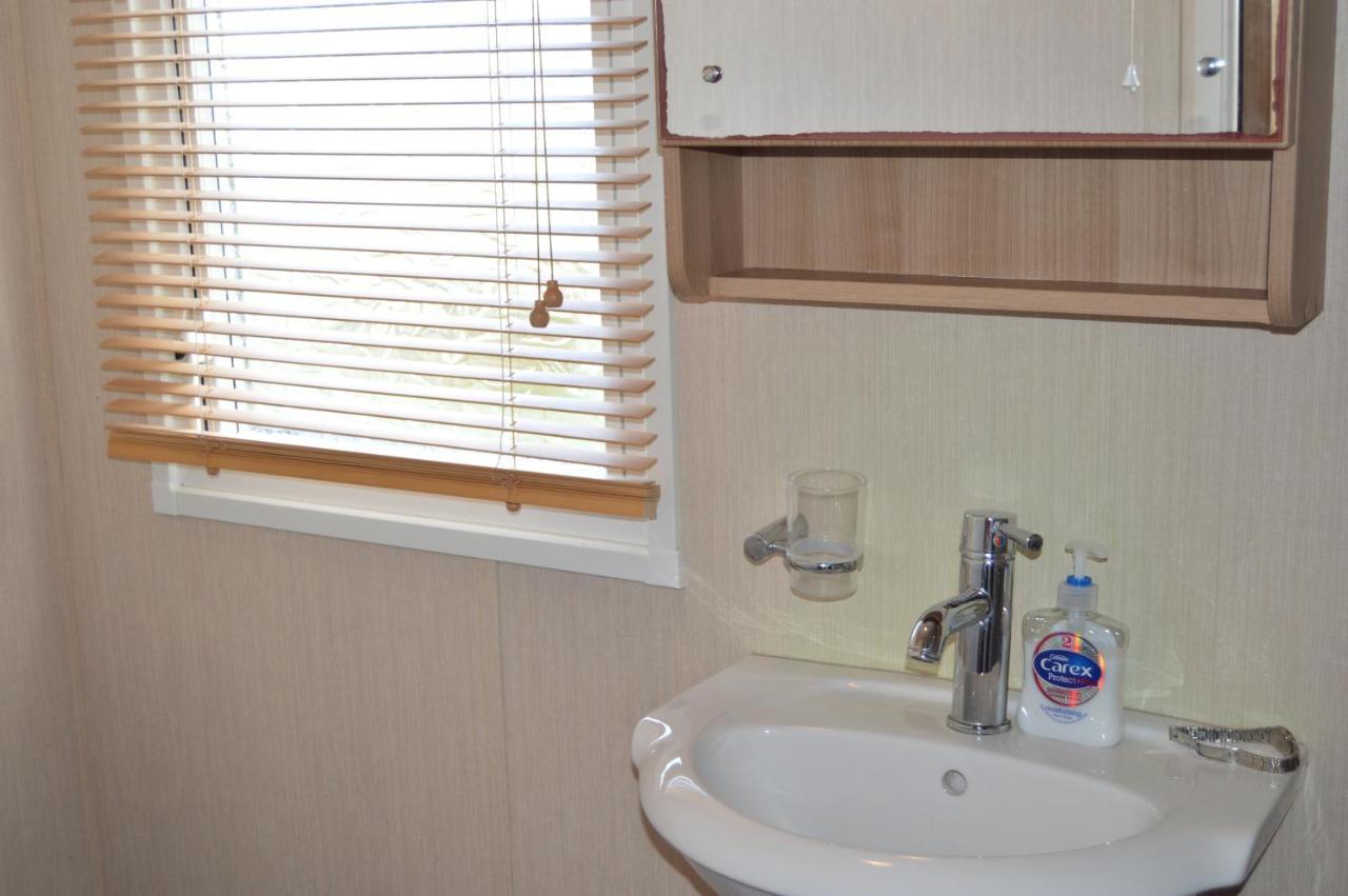 Bobby'S Bolthole Apartment Heysham Bagian luar foto